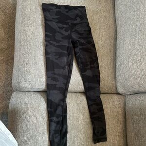 Athelta size xxs camo leggings. In perfect condition